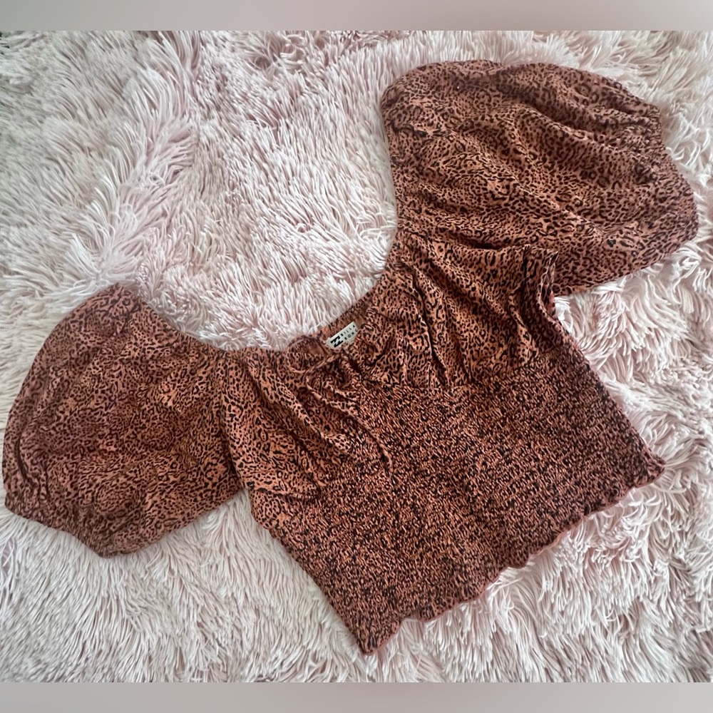 NWOT - Billabong Leopard Print Crop Top